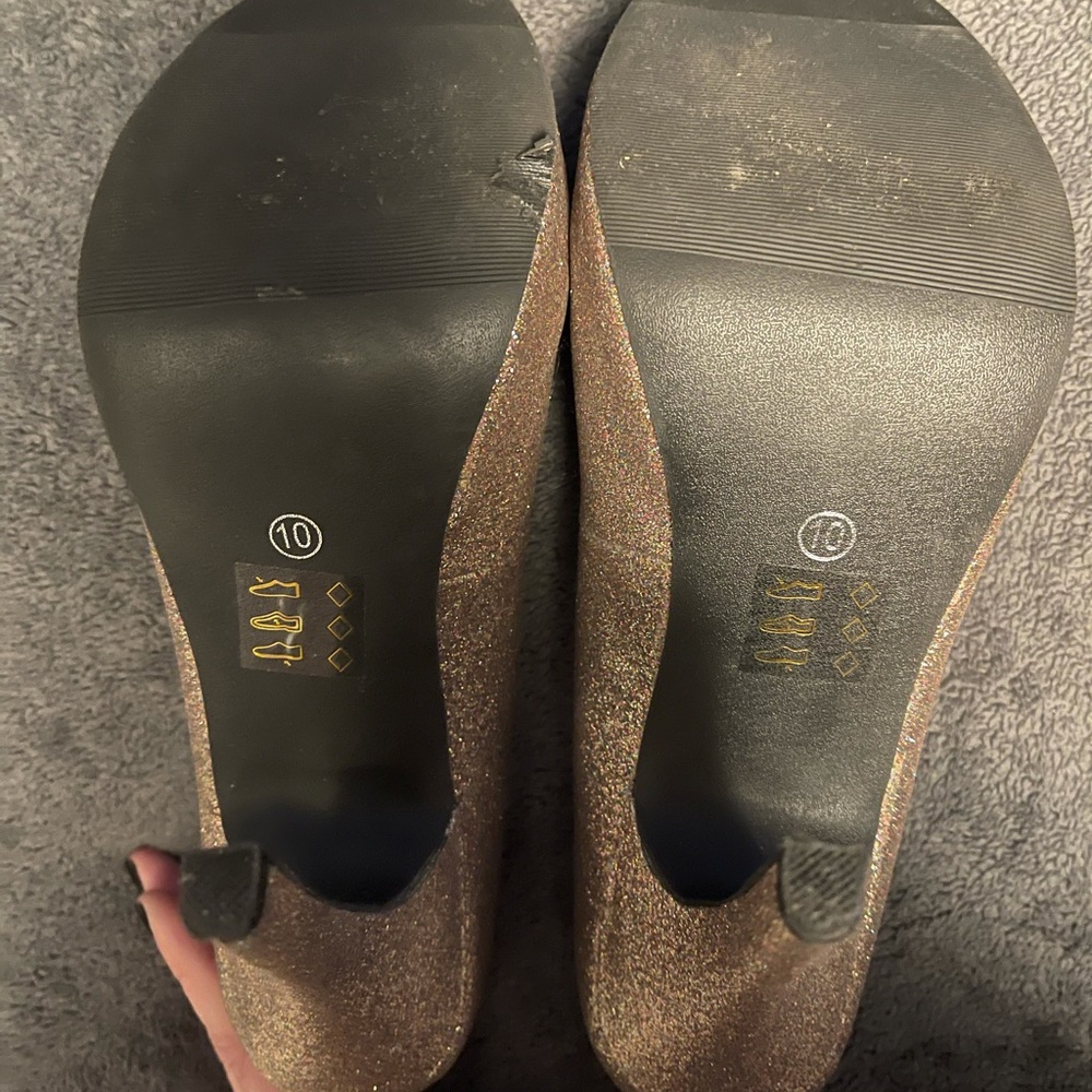 Shoes/heels - Picture 4 of 9